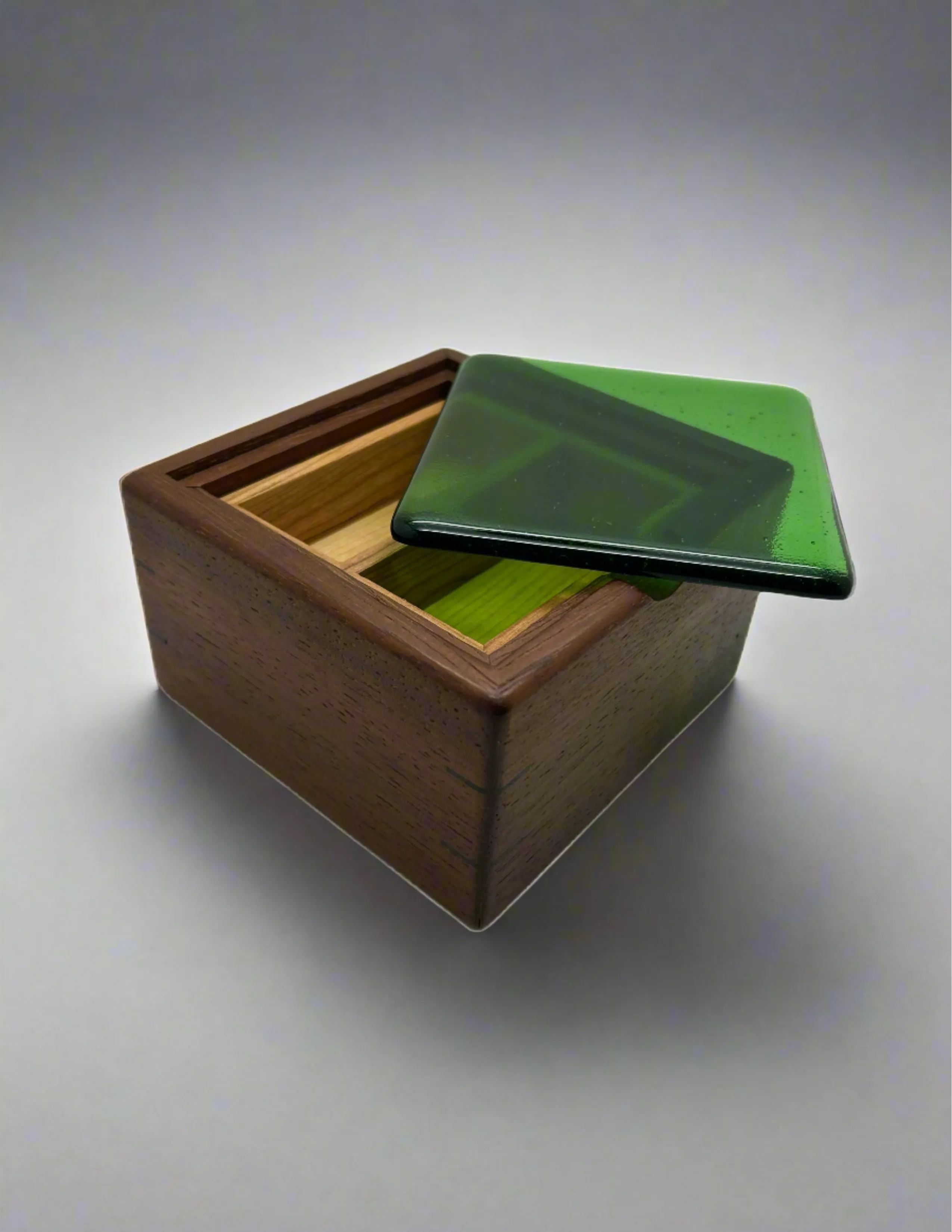 Flexen Iroko box with fused glass lid