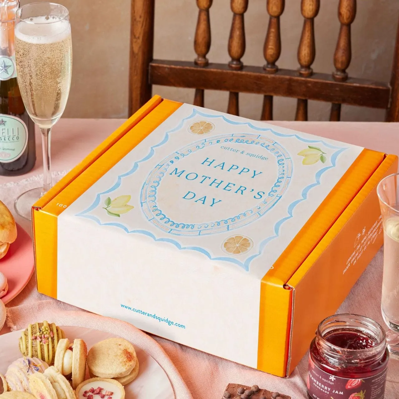 Mother's Day Dessert Bites Gift Box with English Sparkling Wine